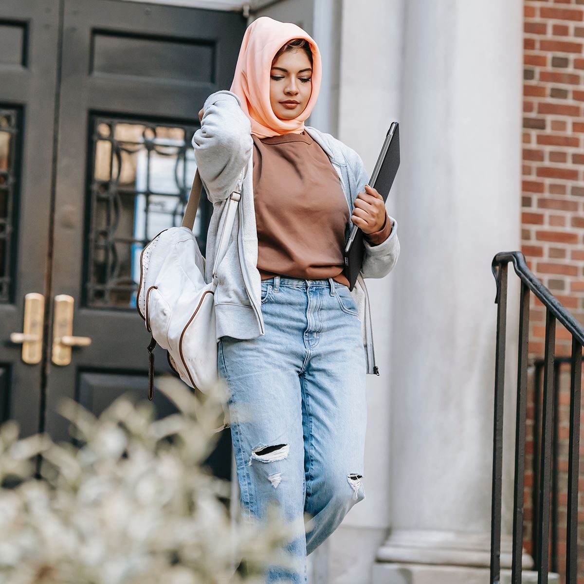 Spigen Urban Fit, heather gray - Macbook Air 15" M4 2025/M3 2024/M2 2023 (16)