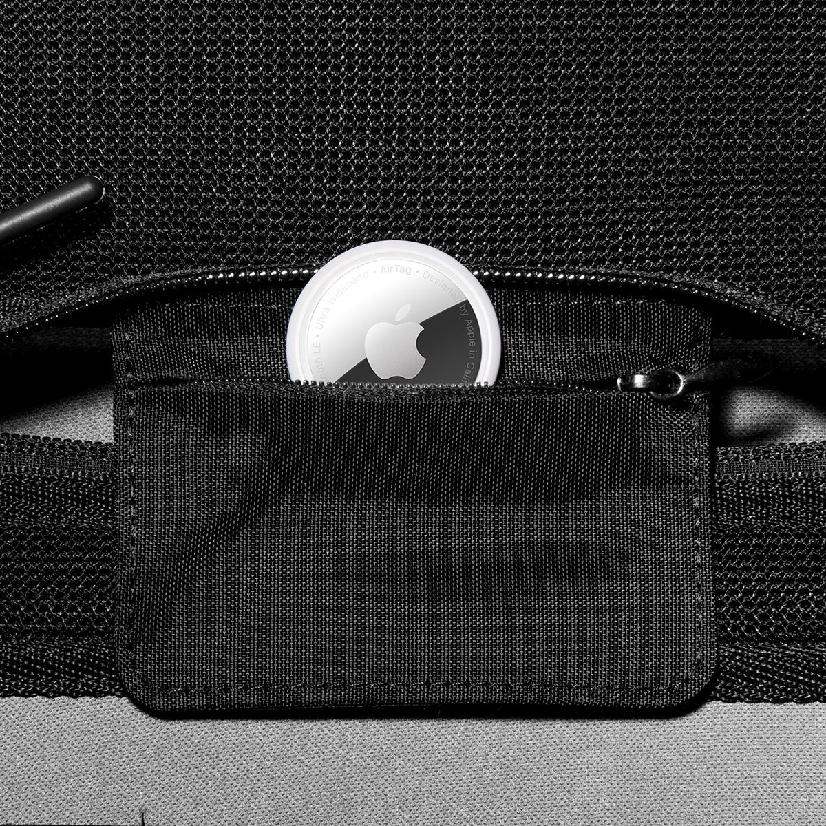 Spigen Klasden Pouch, charcoal gray - Apple Vision Pro (4)