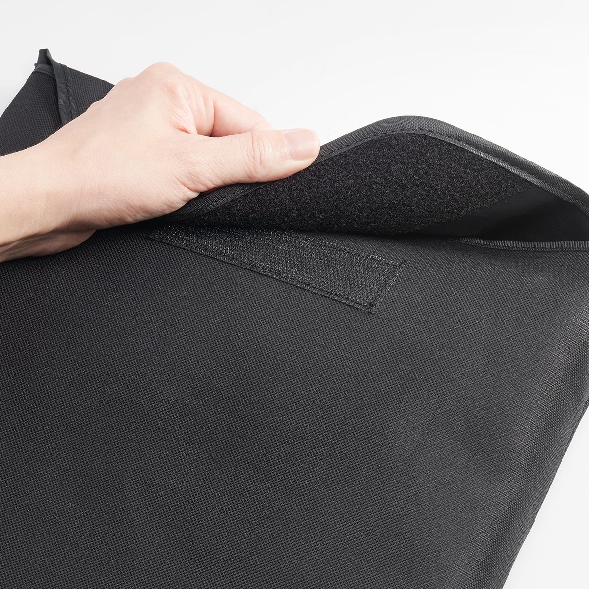 Spigen Tesla Front Windshield Cover, black - Tesla Model 3/3 (2024)/Y/Y(Juniper) (8)