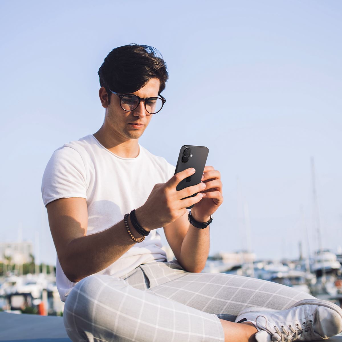 Spigen Glass tR EZ Fit Optik Pro 2 Pack, black - iPhone 17/16 / 16 Plus (12)